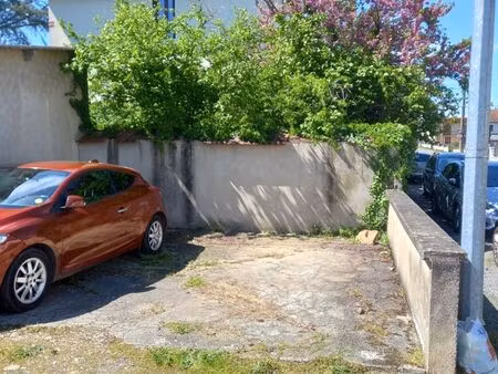 montluçon place de parking proche école de gendarmerie