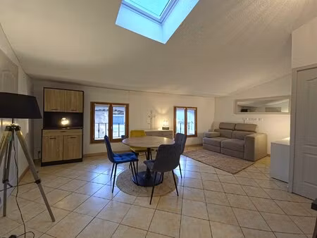 location appartement 2 pièces 43m² pourrieres 83910