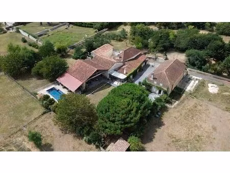 vente maison 11 pièces 286 m² la rochefoucauld-en-angoumois (16110)