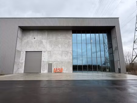 kantoor 585m² te huur in kallo