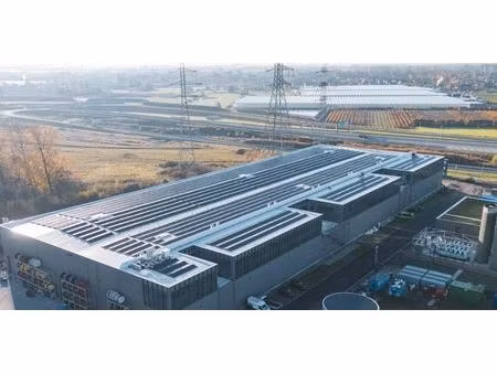 kantoor 585m² met magazijn 1.680m² te huur in kallo