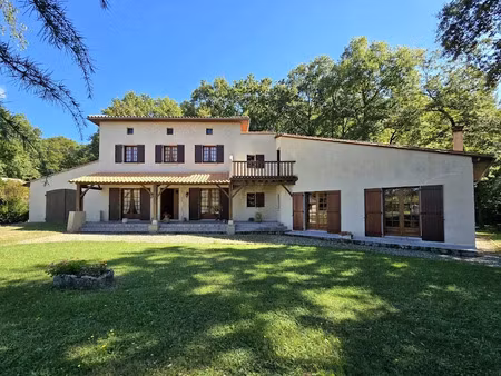 vente maison 10 pièces 315 m² à montmoreau (16190)  365 000 €