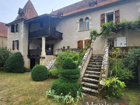 demeure de charme avec travaux au bord du lot-proche du chemin de compos