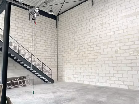 a louer - cellule d'activité avec bureaux - neuve et amenagee