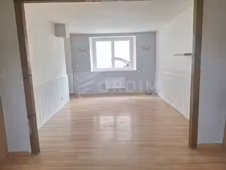 neuvy sur loire - logement de 73 m2 sur 2 niveaux