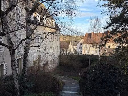 dernier étage au cœur de chartres f2 bis avec parking et cave