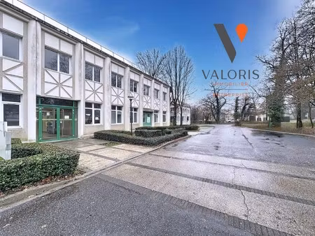 location local commercial