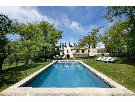 prestigieuse maison de campagne de 200 m2 en location lacoste  provence-alpes-côte d'azur