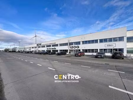 kwalitatief afgewerkte kantoorruimte (268 m²) op de eerst...