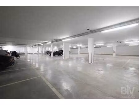 emplacements de parking neufs et sécurisés sur le bd d'avroy