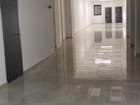 rez de chaussee commercial 135 m² - centre de la louviere