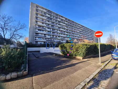 place de parking lyon 8 numero 631