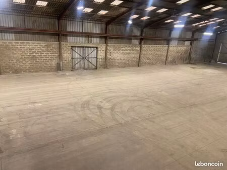 batiment garage logistique stockage entrepot hangar bureau sanitaire vestiaire