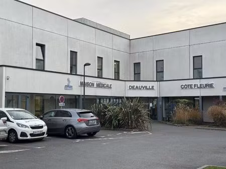 deauville  à la maison médicale  local en duplex de 210m2.
