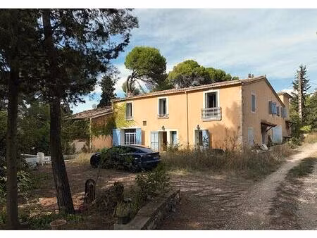 mas provençal de 310 m2 sur 16800 m2 (trois logements possibles)
