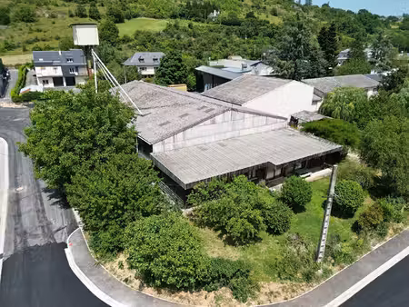 ensemble immobilier avec revenus locatifs za la bouysse - espalion