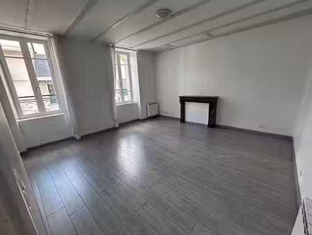 espalion  bel appartement t3 de 66m²  centre ville  cave