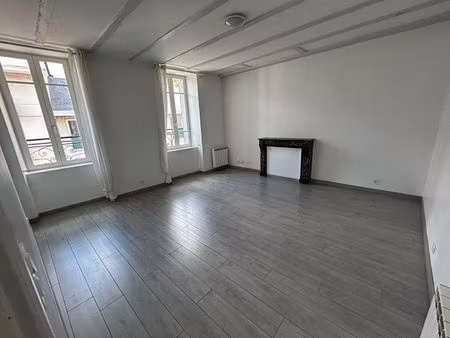 espalion  bel appartement t3 de 79 m²  centre ville  cave