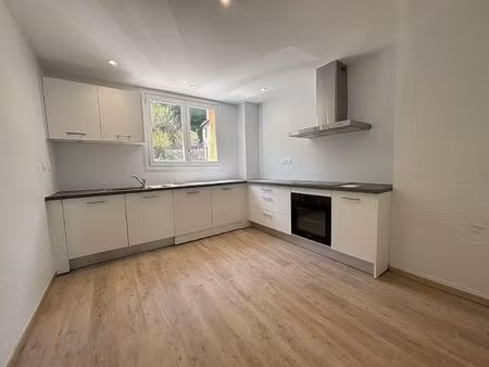 investissement locatif  espalion  immeuble avec garages