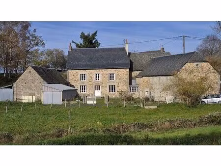 ensemble immobilier  5 min d'huparlac sur plus d'1ha de terre