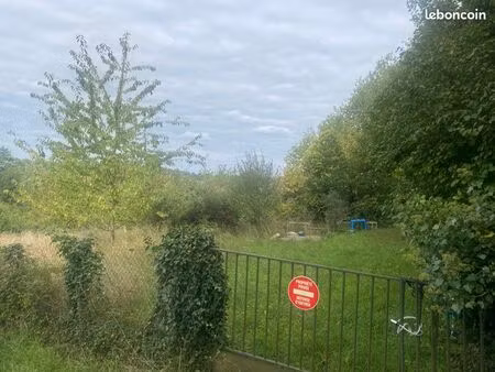 terrain jardin clôturé