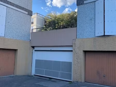 location parking 14 m² à nimes (30000)  50 €