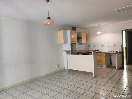 vends appartement traversant 54m² t3 2 chambres wc +sdb separée
