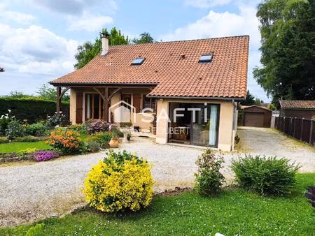 magnifique jardin pour cette maison dans le bourg