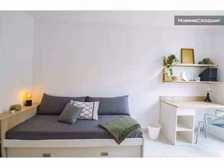 location meublée appartement 1 pièce 19 m² à aix-en-provence (13090)  831 €