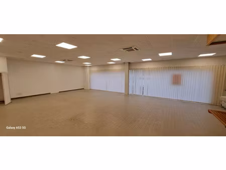 location locaux professionnels 120 m² à saintes (17100)  950 €