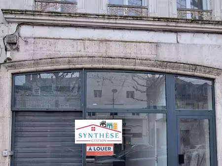 location locaux professionnels 93 m² à saintes (17100)  900 €