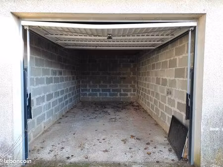 parking/box 3 pièces 45 m²