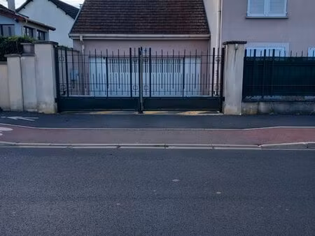 box à louer 14 m2 sécurisé