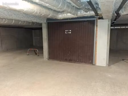 location garage fermé