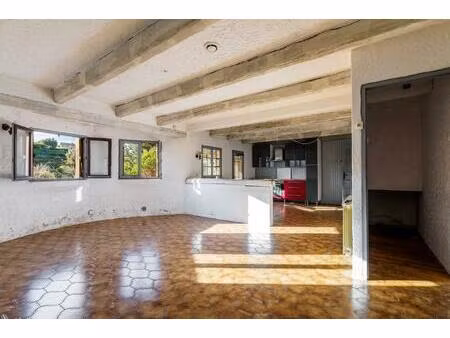 saint-paul-de-vence – appartement à rénover avec extérieurs et stationnements