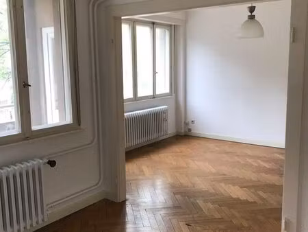 4 pieces place des halles