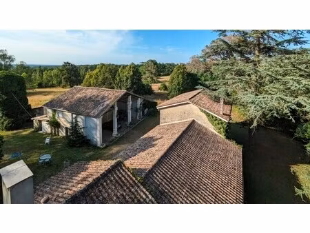 propriété avec maison bourgeoise et dépendances sur terrain de plus de 10 hectares