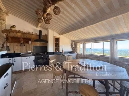 exclusivité ! belle maison de village avec vue et piscine.