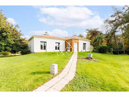 vente maison 7 pièces 157 m² à les clouzeaux (85430)  349 900 €