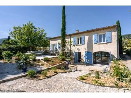 villa de 4 chambres de luxe en location maubec  provence-alpes-côte d'azur