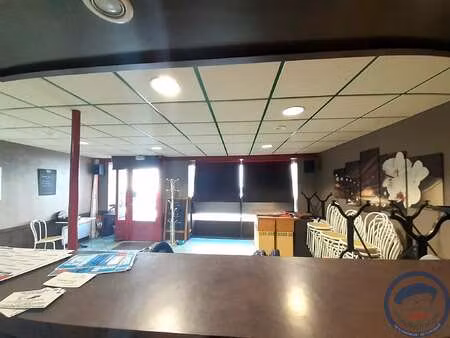 vente bureaux et commerces à la chartre-sur-le-loir (72340) : à vendre / la chartre-sur-le