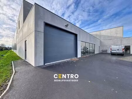 nb bedrijfspand bestaande uit magazijn met toonzaal/burel...