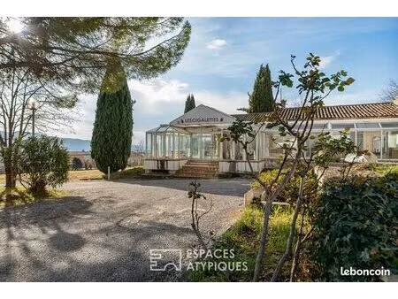 immeuble 27 pièces 800 m²