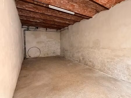 rare en centre-ville – grand garage fermé 45 m² – usage strictement privé