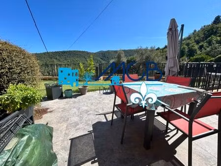 maison atypique à les mayons