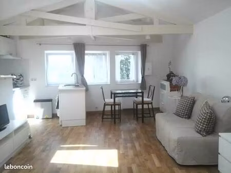 location studio meublé