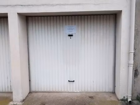 grand garage à louer