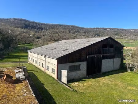 emplacement couvert sécurisé – camping-car ou voiture de collection
