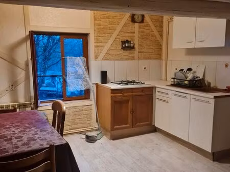 loue appartement bien chauffée éclairé et meublée