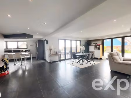 maison spacieuse avec piscine à voegtlinshoffen